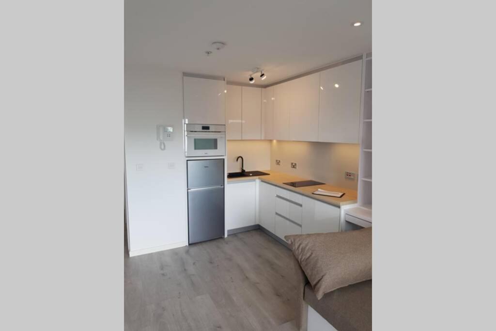 The Hub Gibraltar Sacha studio - Housity