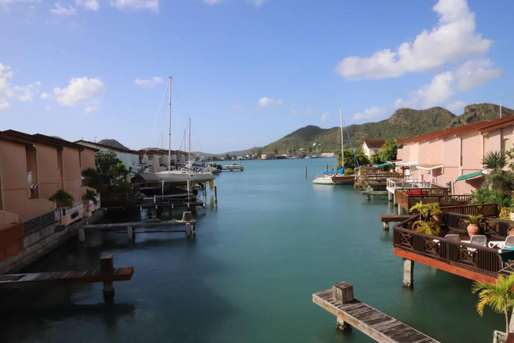 A Beautiful villa in a prime location of Jolly - Housity
