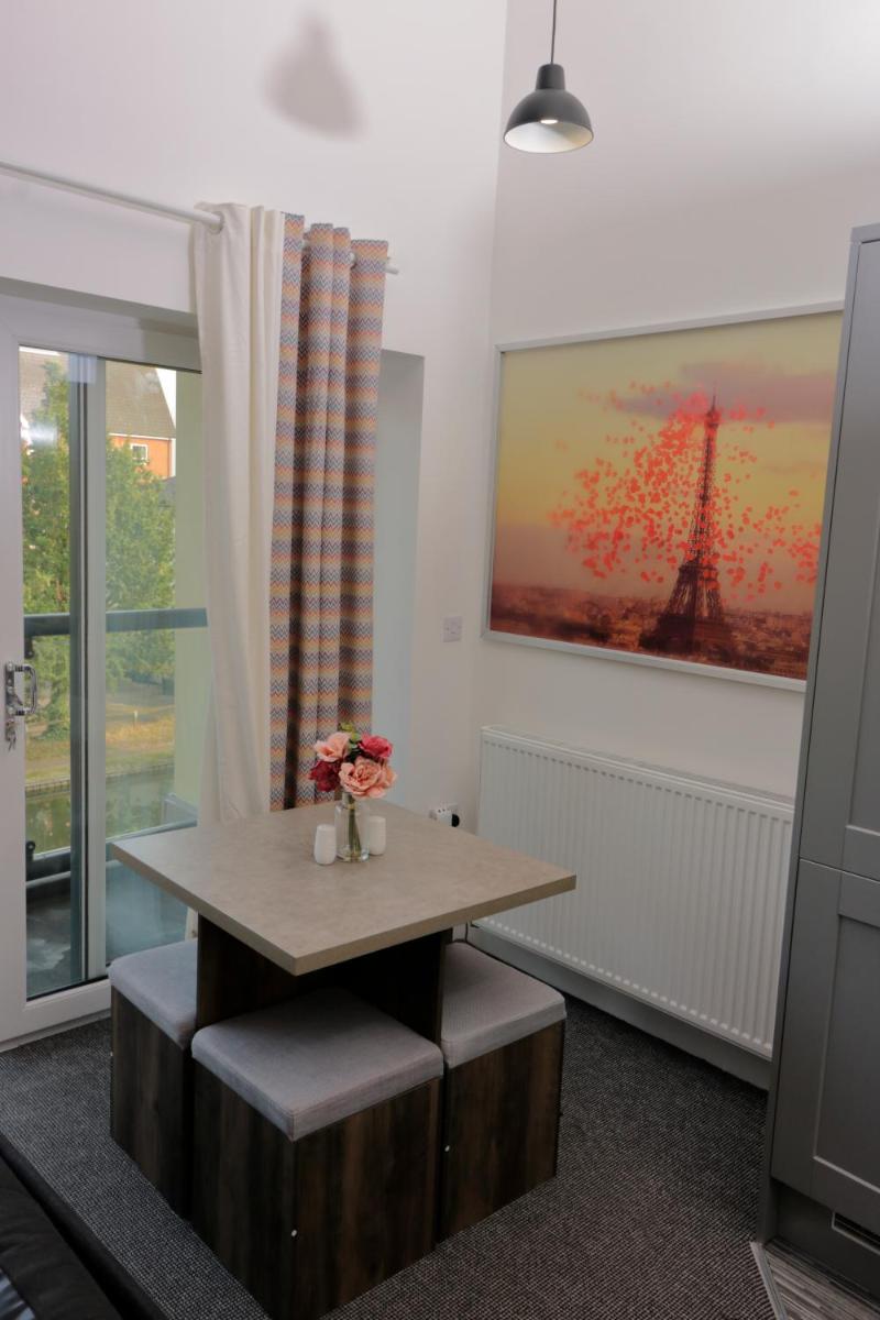 Canal View Apartment - Housity