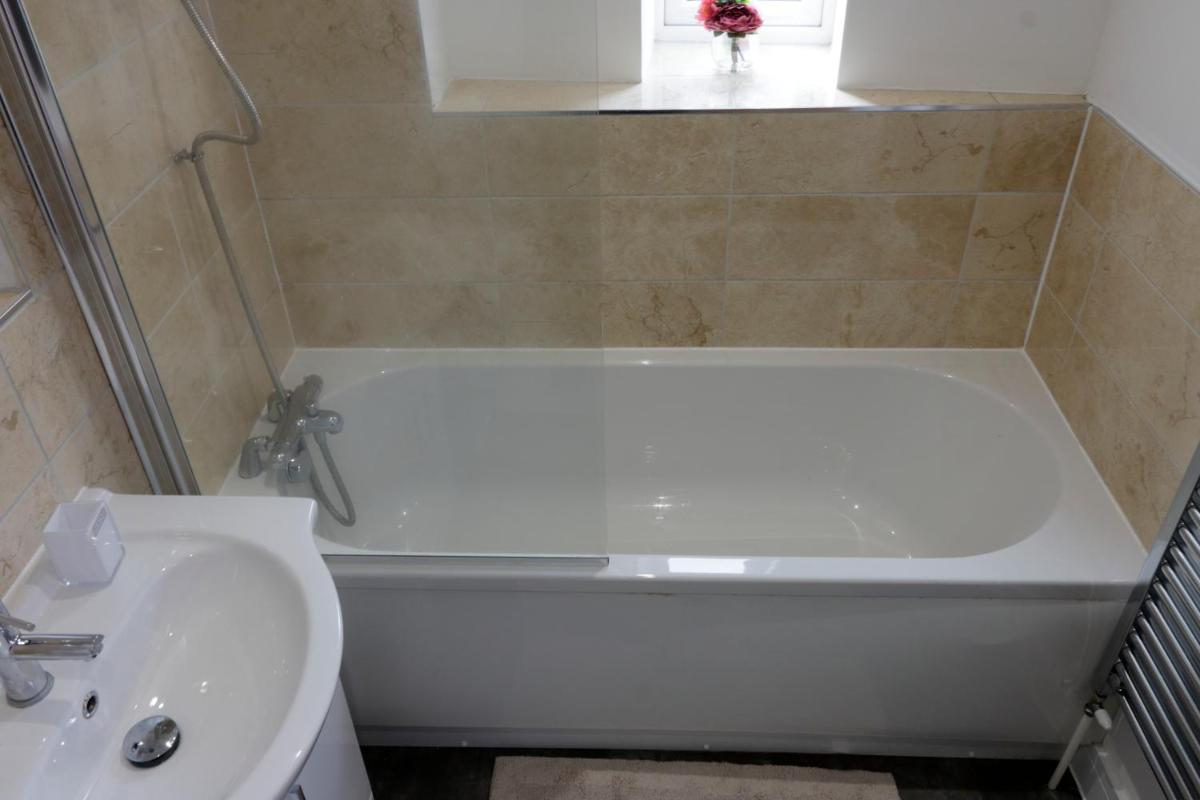 Canal View Apartment - Housity
