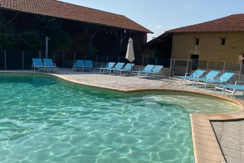 Mountoussin · Ferme de charme vue pyrénées avec piscine - Housity