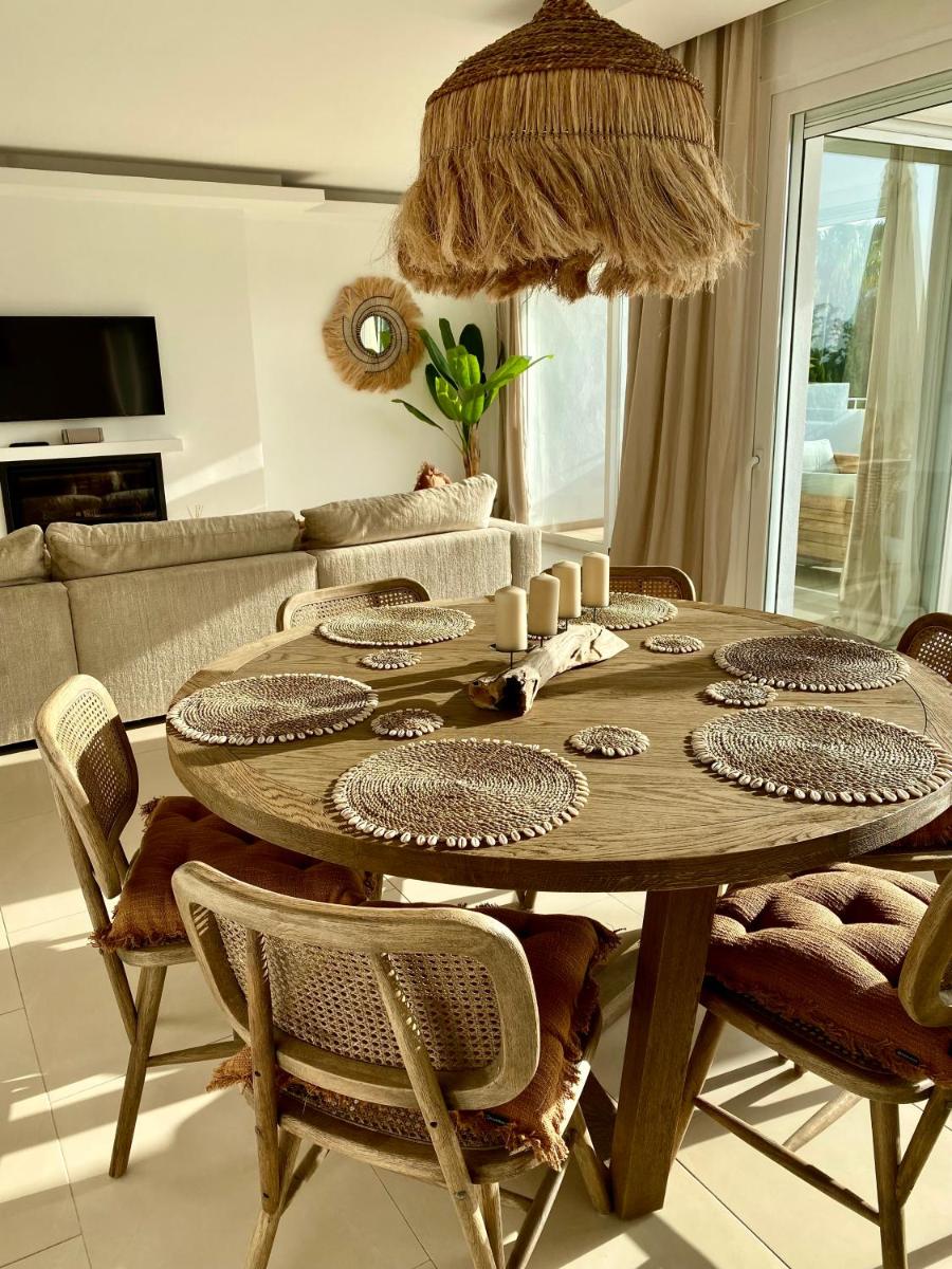 Suitetrails - Luxurious apartment close to Puente Romano with sea views in Marbella