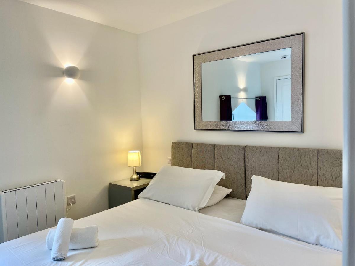 Strawberry line, flat 2 - Housity