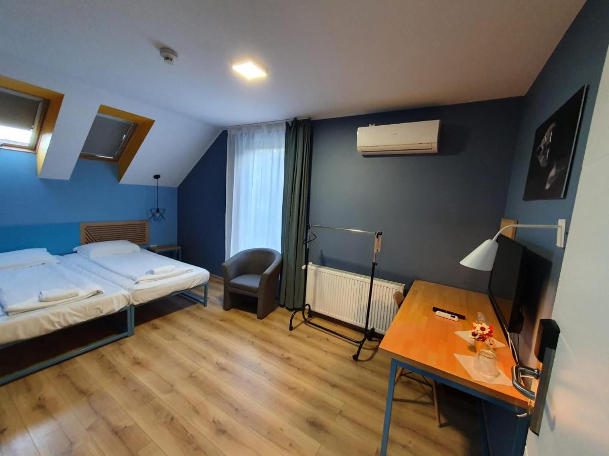 Pensiunea Urban Point - Housity