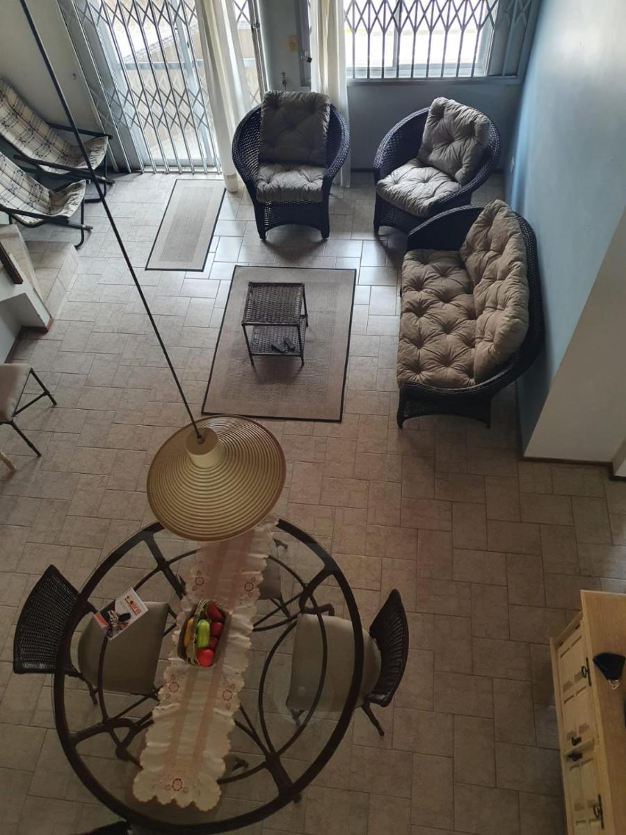 Ap. grande para 14 pessoas em Caiobá - Housity