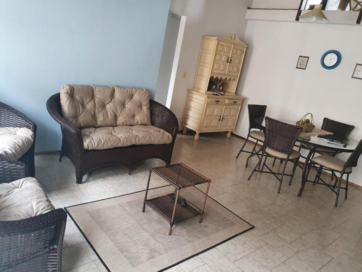 Ap. grande para 14 pessoas em Caiobá - Housity
