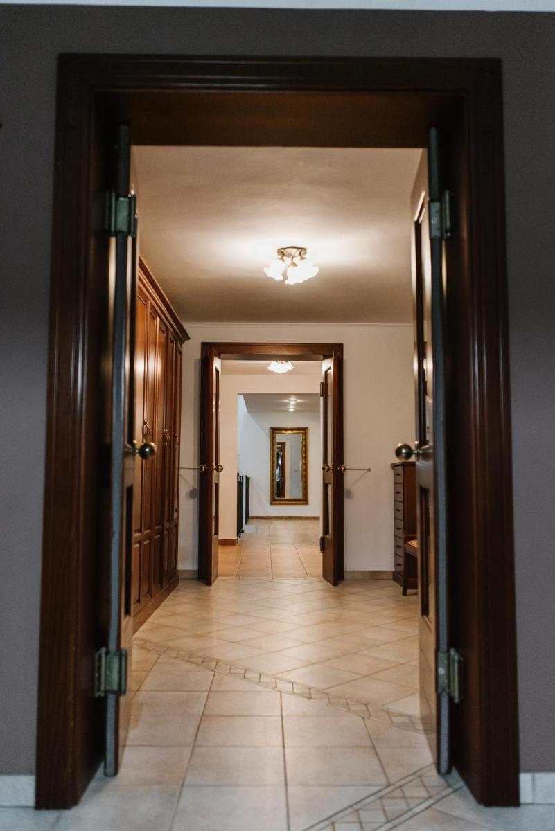 Castle house with swimming pool & sauna & tennis court & wine cellar - Housity