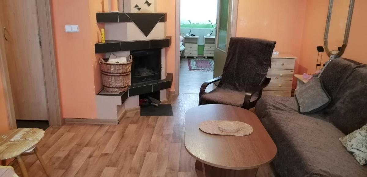 Plně vybavený 2+1byt s balkonem a kójí pro kola a lyže. - Housity