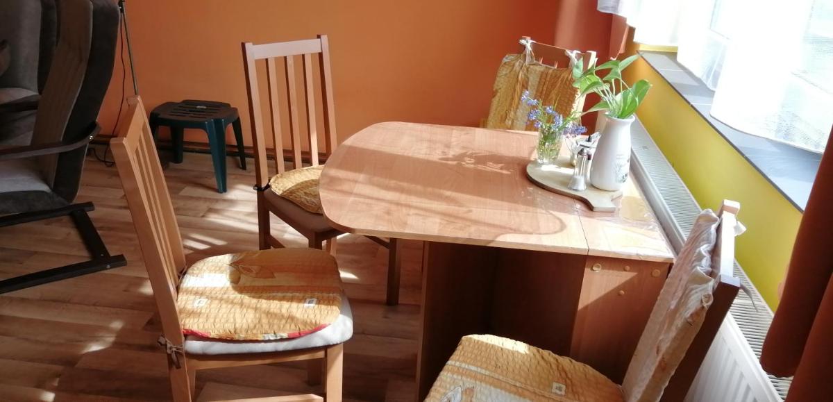 Plně vybavený 2+1byt s balkonem a kójí pro kola a lyže. - Housity