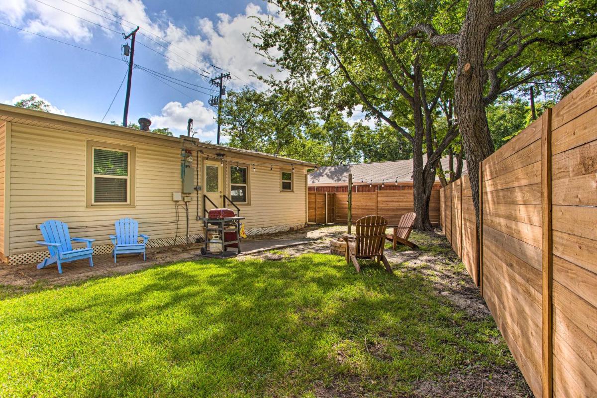 Walk to Dtwn Forney GiGis Place with Fire Pit - Housity