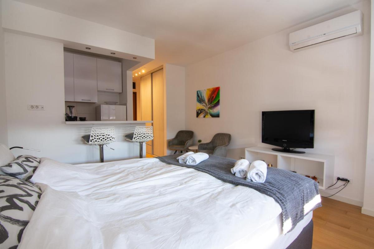 A Blok New Modern - Free garage parking, comfortable, quiet with a park view - Housity