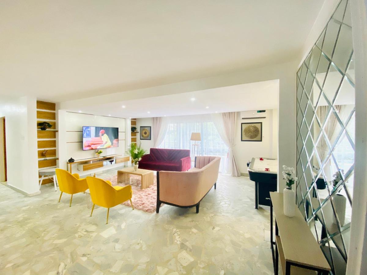 1677 Mayfair Apartment - Housity