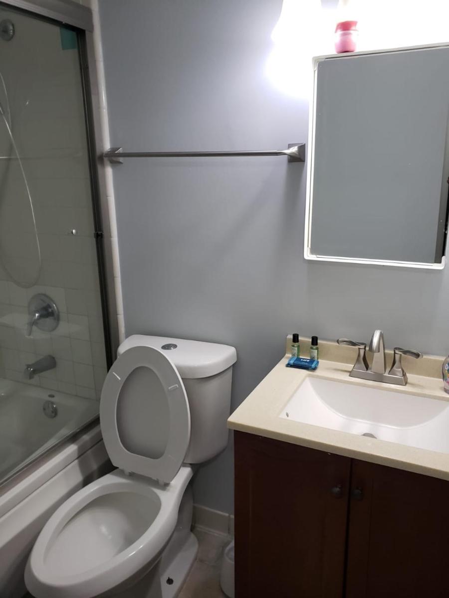 Frayser Cozy Newly Renovated 8 BR Compound - Housity