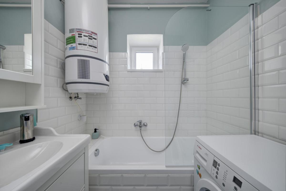 Virágos Vendégház a Dunakanyarban, privát kerttel - Housity