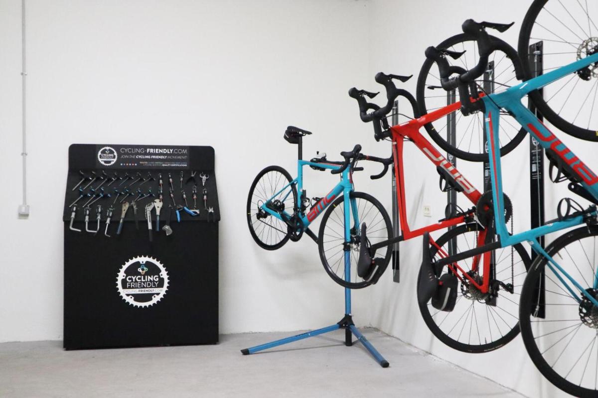 Montar en bicicleta en Gara Suites Golf & Spa o alrededores