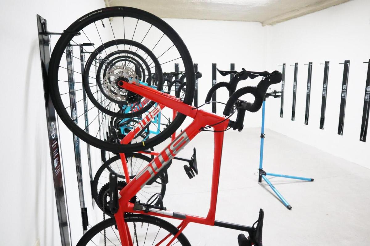 Montar en bicicleta en Gara Suites Golf & Spa o alrededores