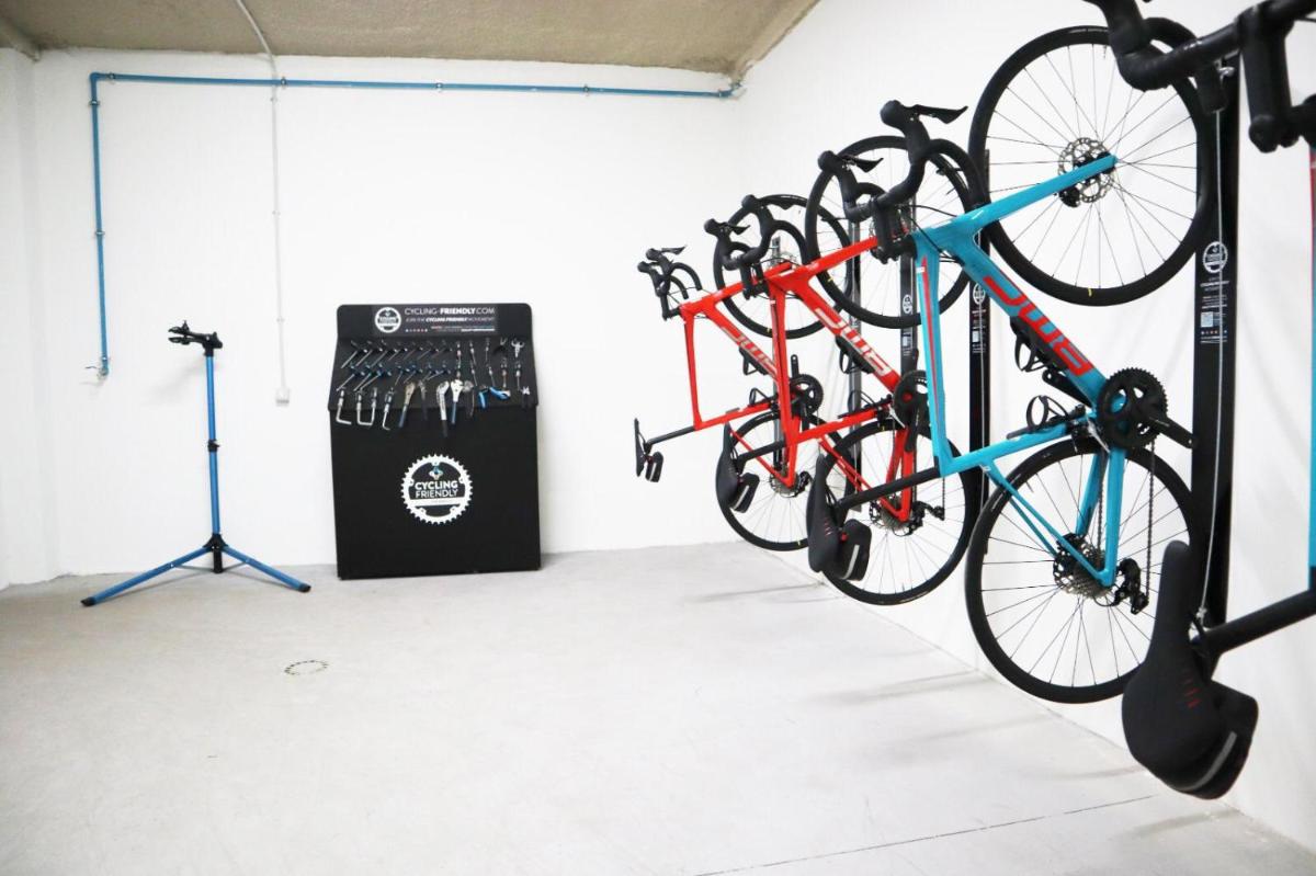 Montar en bicicleta en Gara Suites Golf & Spa o alrededores