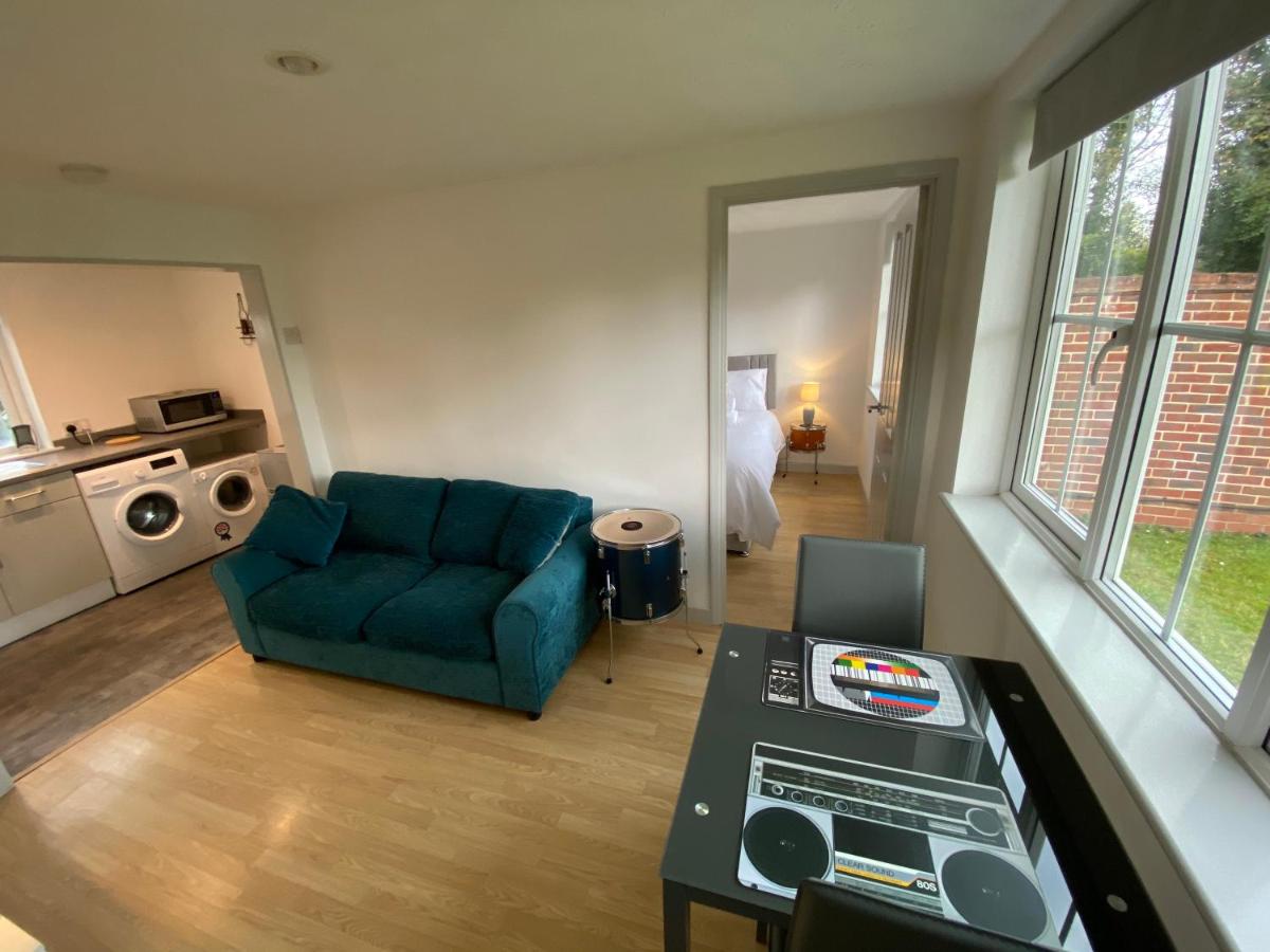 The Drum Room Holiday Apartment near Horsham - Housity