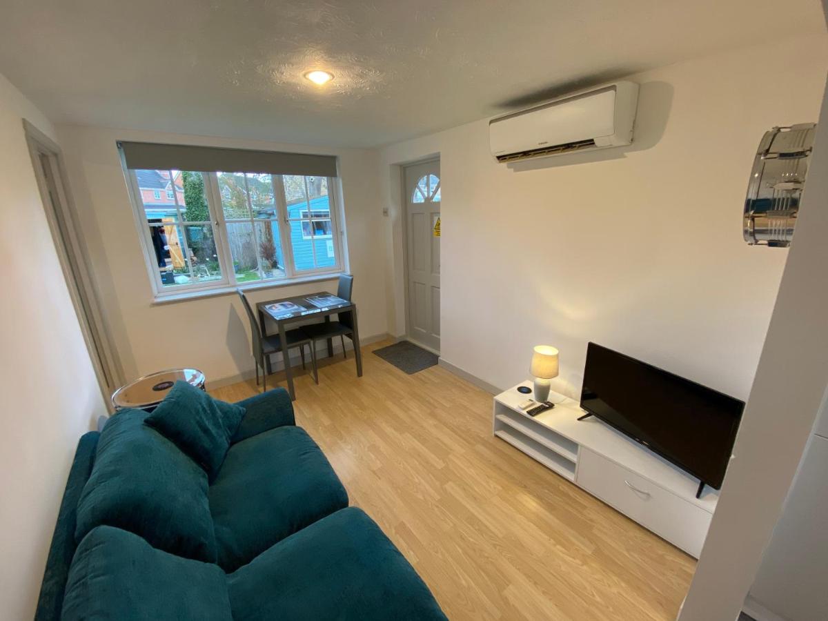 The Drum Room Holiday Apartment near Horsham - Housity