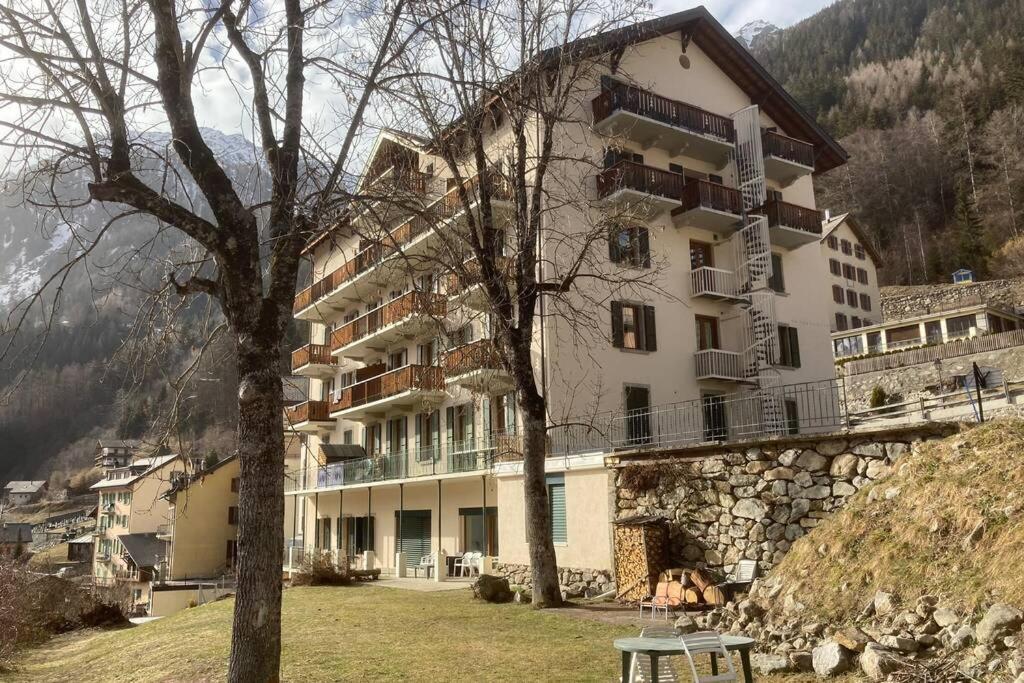 Bel appartement 2.5 pièces avec balcon, magnifique vue sur le glacier des Grands - Housity
