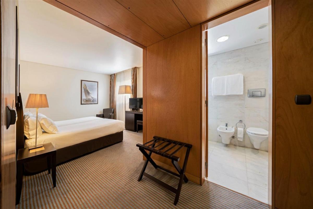 Uma cama ou camas num quarto em Hotel Marina Atlântico