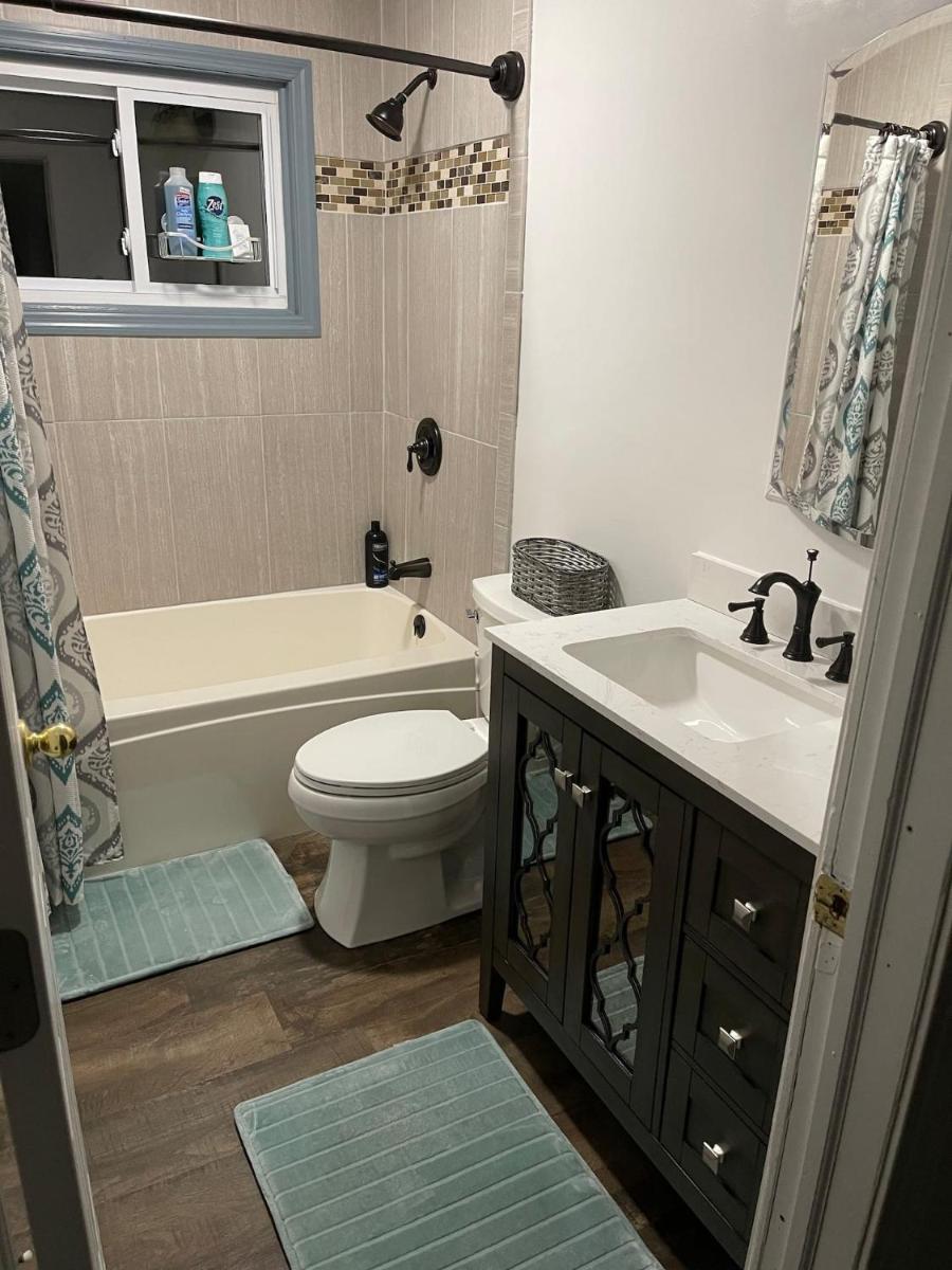 Country Comfy Right in Town - Housity