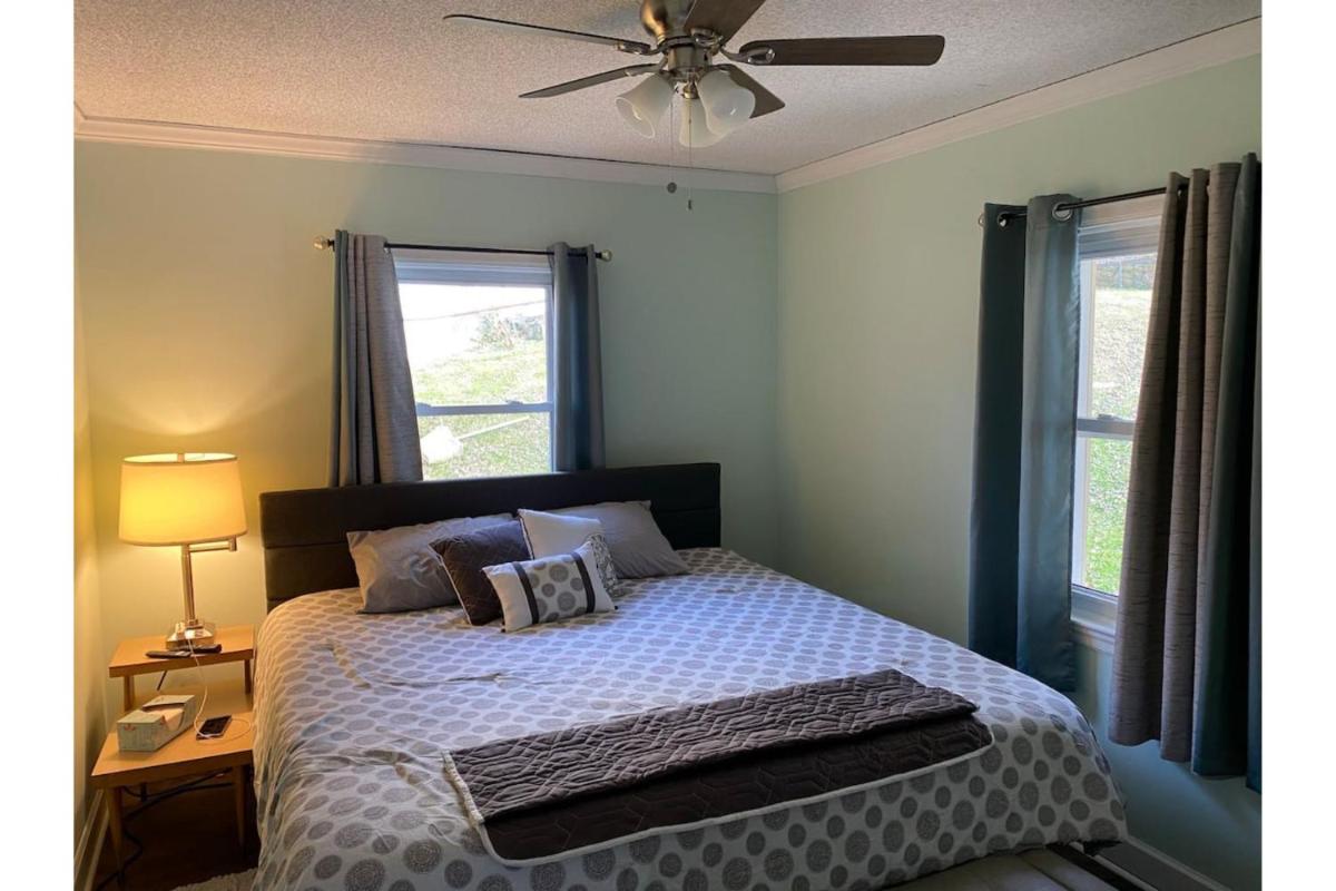 Country Comfy Right in Town - Housity