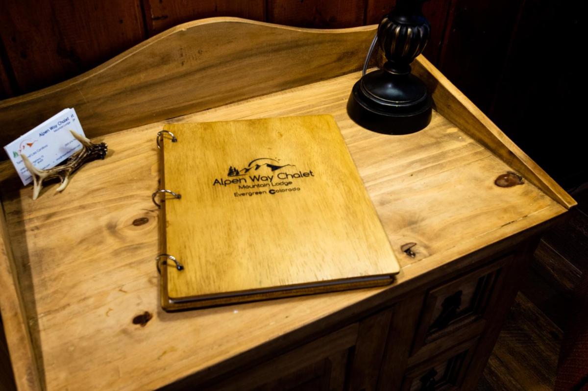 Alpen Way Chalet Mountain Lodge - Housity