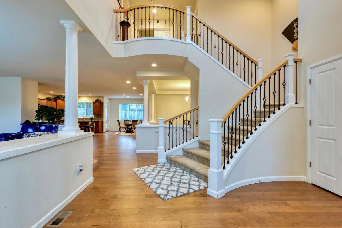 close LW1 Renovation or staycation - Housity