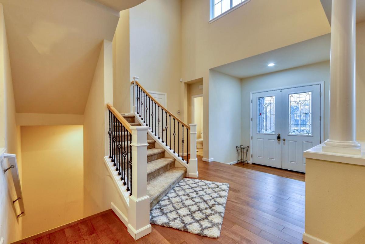 close LW1 Renovation or staycation - Housity