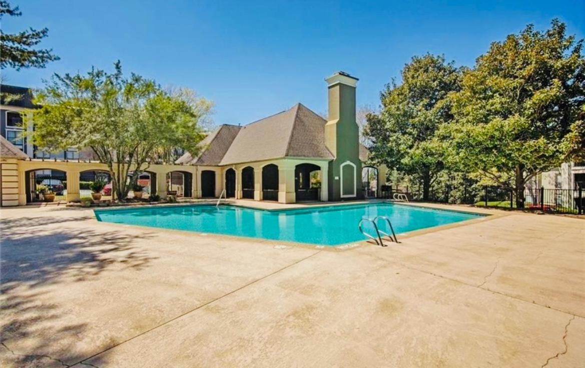 Eclat Royal - Luxurious Two Bedroom In the heart of Buckhead - Housity