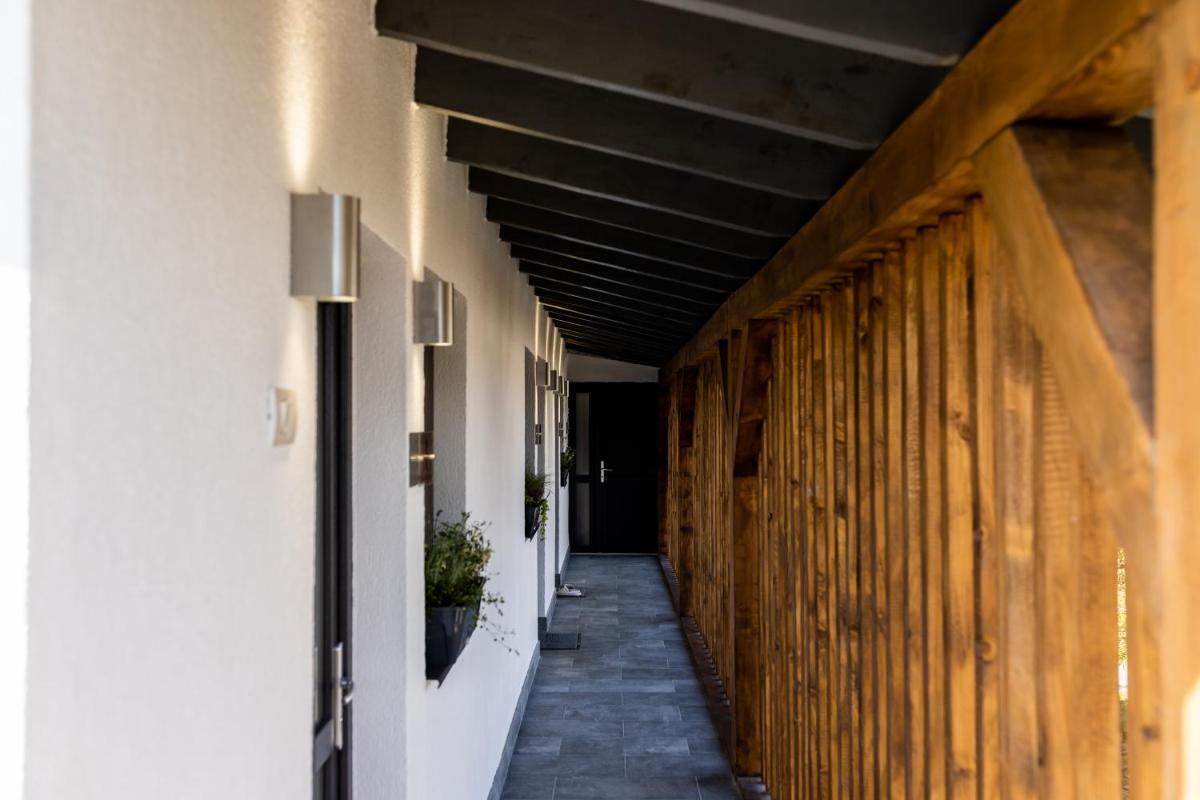 Corvin Guesthouse - Housity