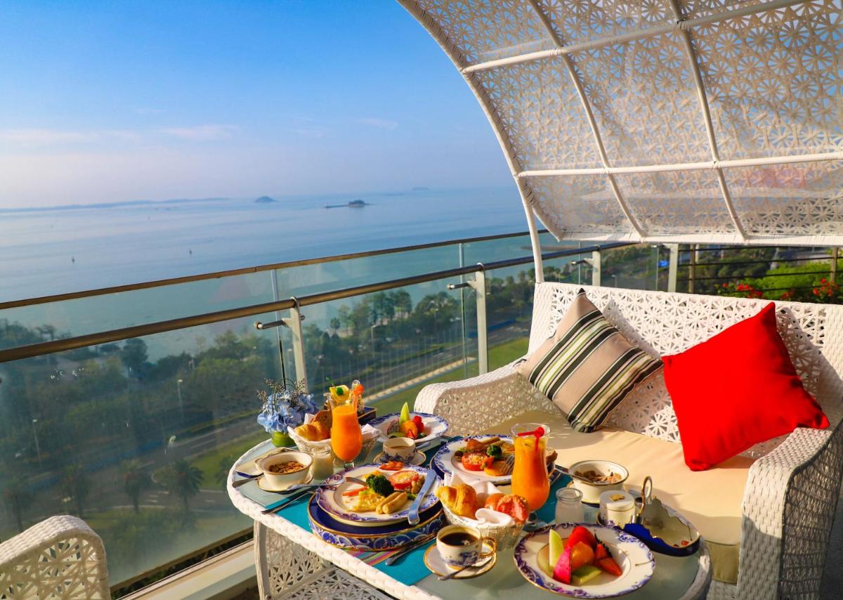 Xiamen International Conference Center Hotel Prime Seaview Hotel - Housity