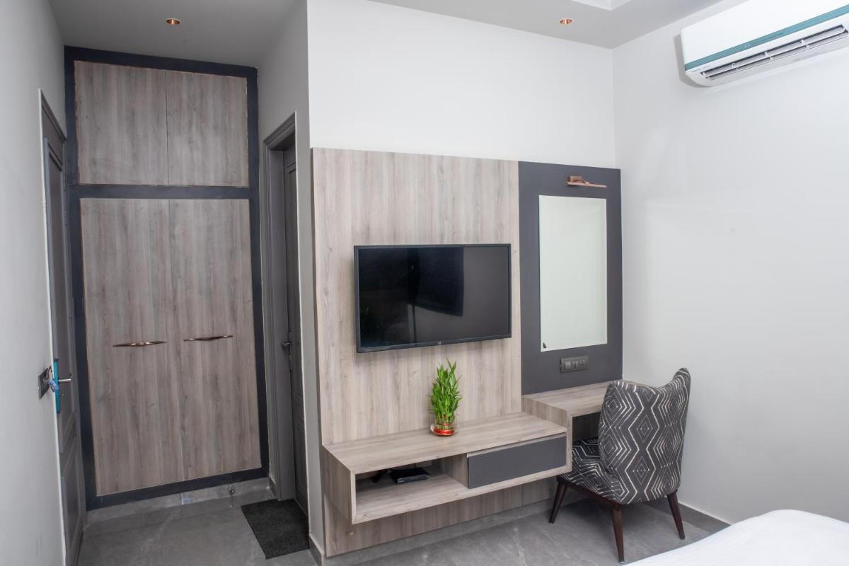 Hotel Viasora - Housity
