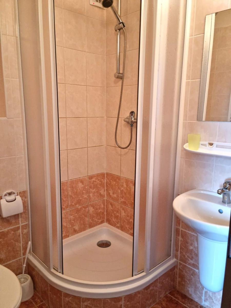 Veghouse - Penzion u pláže - Housity