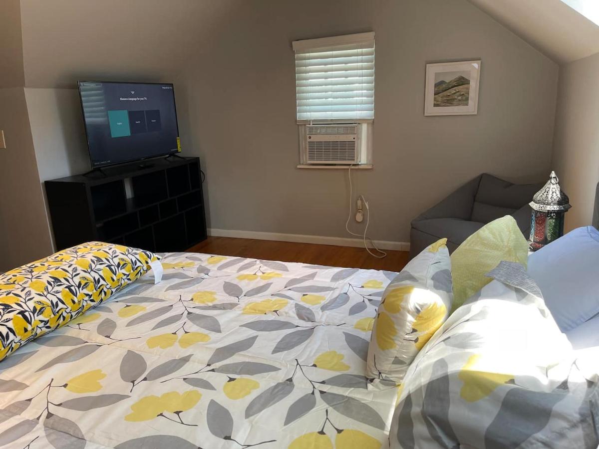 Quaint, Comfy, Close & Convenient - Housity