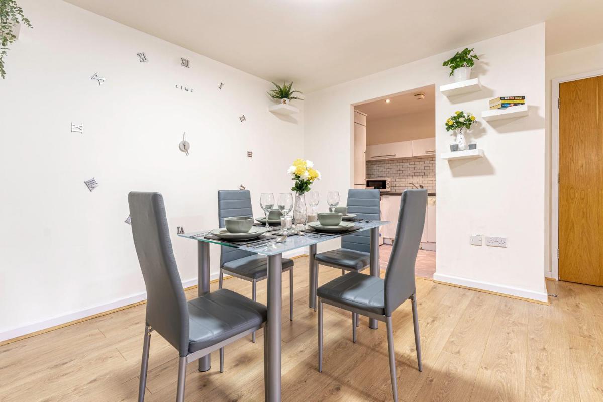 Riley House Spacious City Apartment - Housity