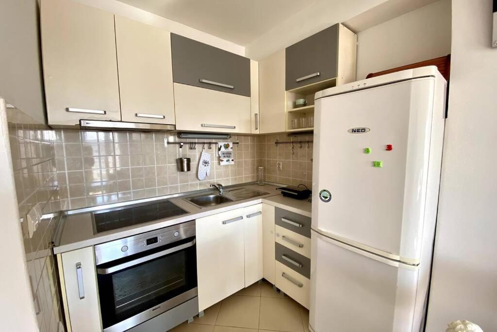 Matea's Appartment 800 m to center free parking - Housity