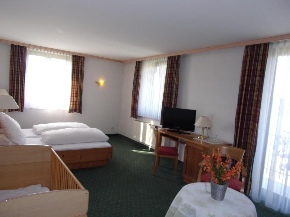 Hotel Landgasthof Hacker - Housity