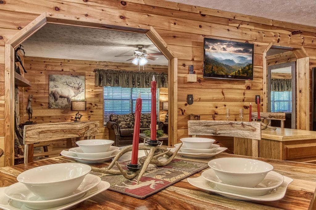 Magical Nights, Hot Tub, WIFI, 1089 FREE tickets each paid day, Dollywood and More - Housity
