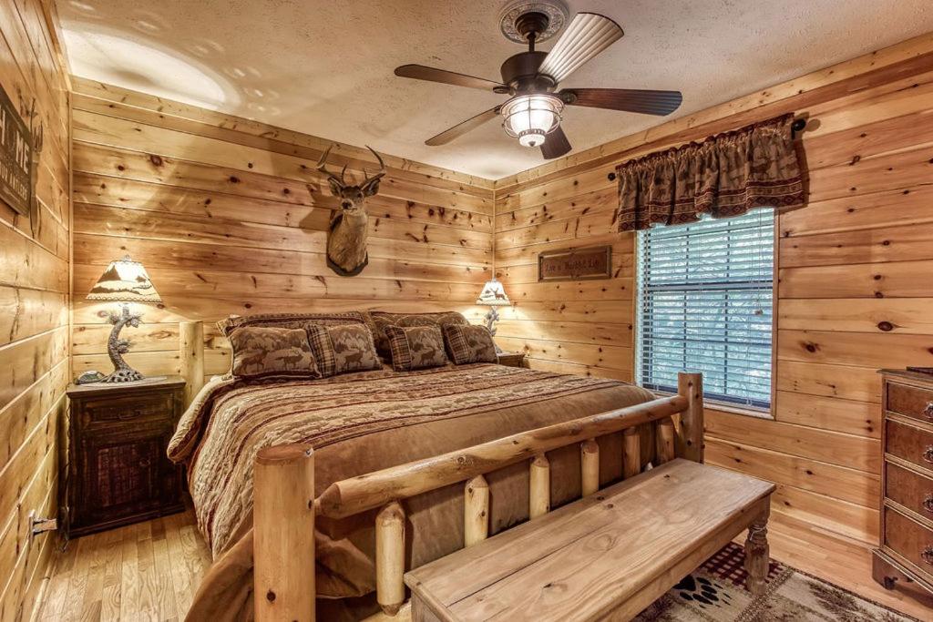 Magical Nights, Hot Tub, WIFI, 1089 FREE tickets each paid day, Dollywood and More - Housity