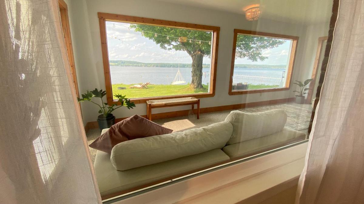 Lakefront Entire Two Bedroom House Lake Chautauqua - Housity
