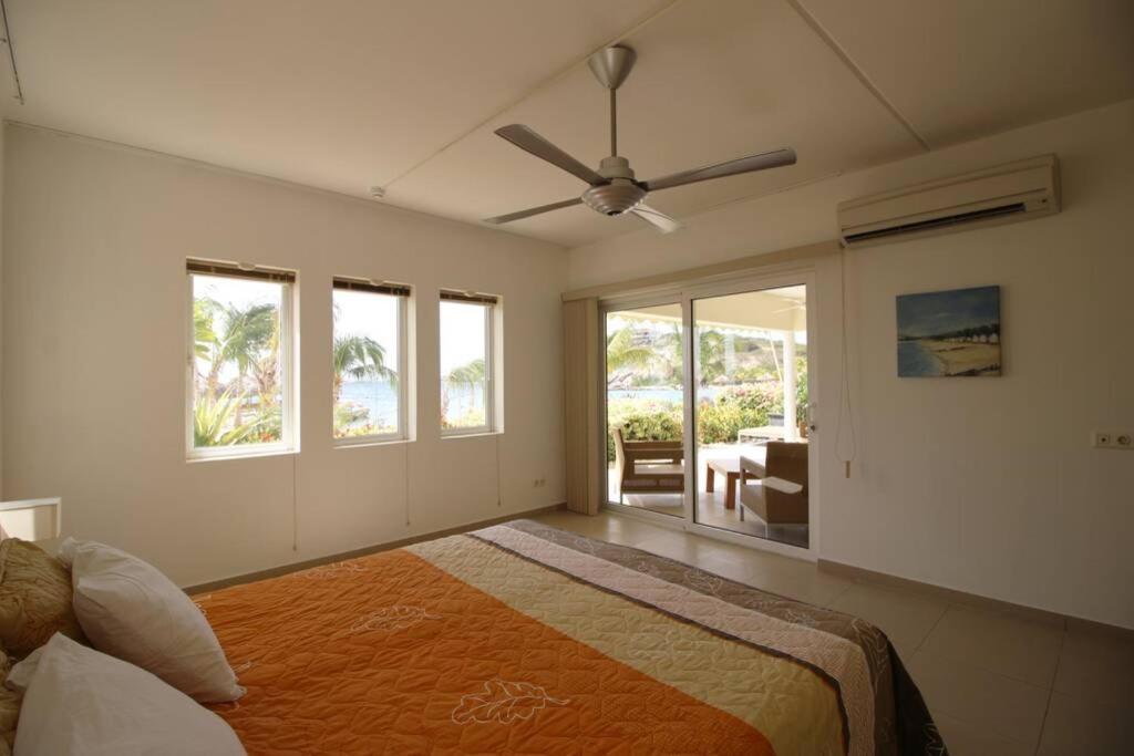 Blue Emerald on Blue Bay Beach - Housity