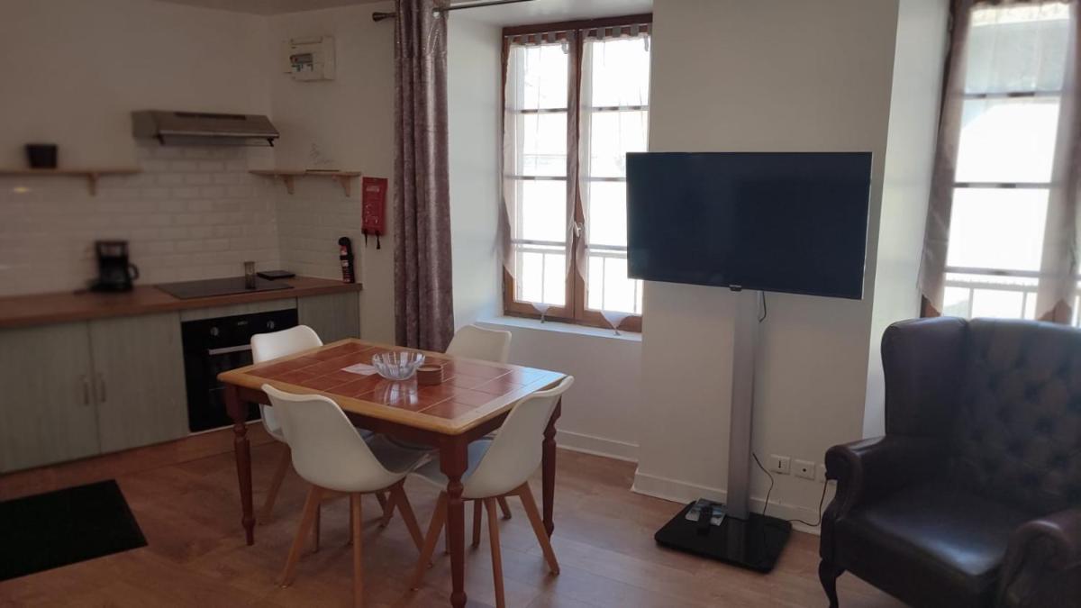Salardine Apartments - Cosy Suite - Housity
