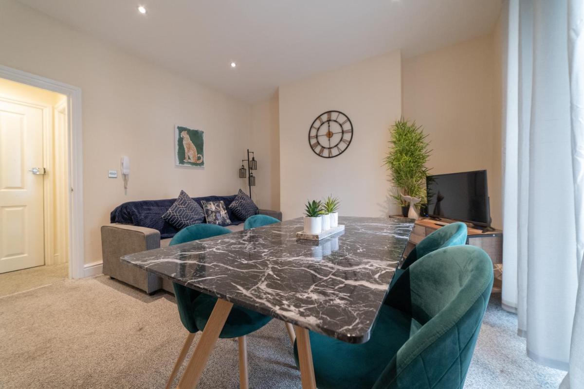Luxury 3 Bedroom Apartment near Brighton Beach - Housity