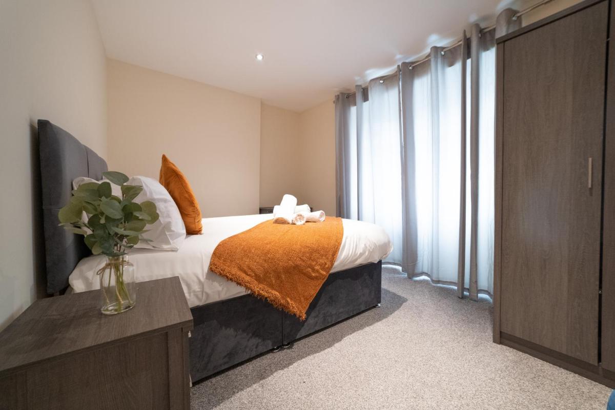 Luxury 3 Bedroom Apartment near Brighton Beach - Housity