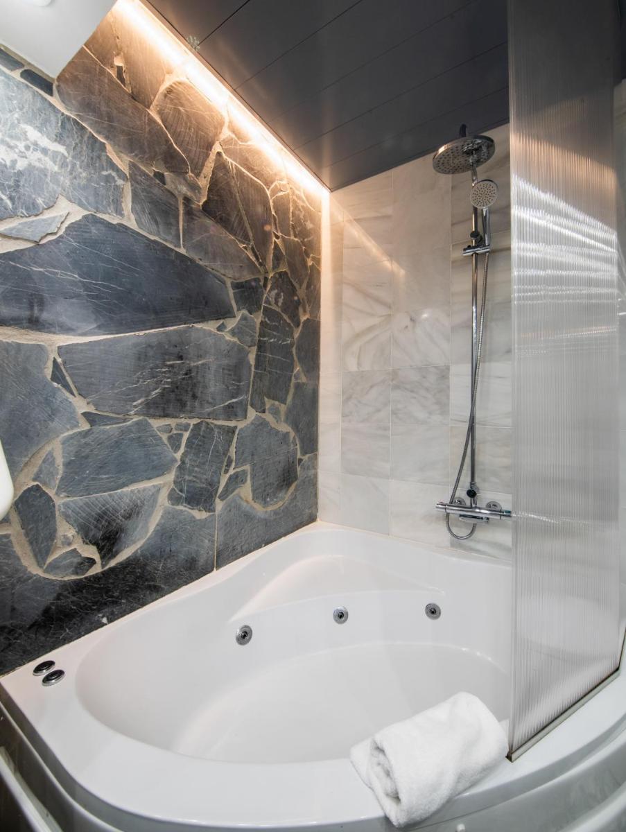 Un baño de Soho Boutique Capuchinos & Spa