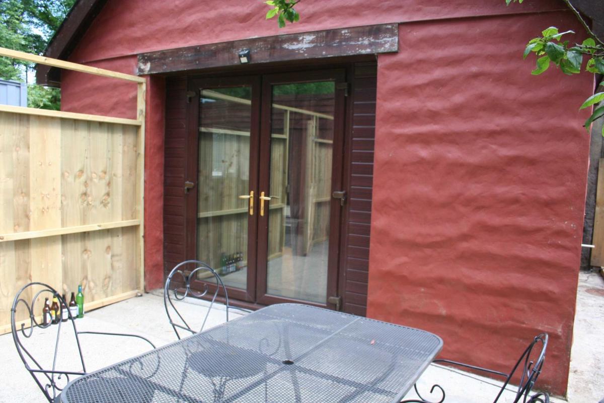 The Nook - Farm Park Stay with Hot Tub & Dome - Housity