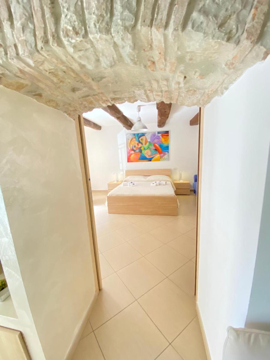 ChSuite & PrivateParking - Corso 18 Agosto - Apartment - Housity