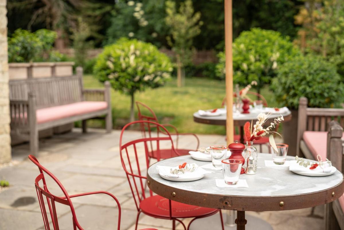 The Double Red Duke, Cotswolds - Housity